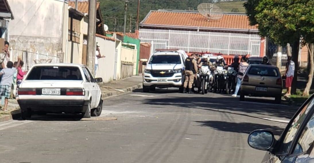 PM apreende suspeito que roubou supermercado com facão na Zona Sul de Poços