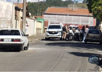 PM apreende suspeito que roubou supermercado com facão na Zona Sul de Poços