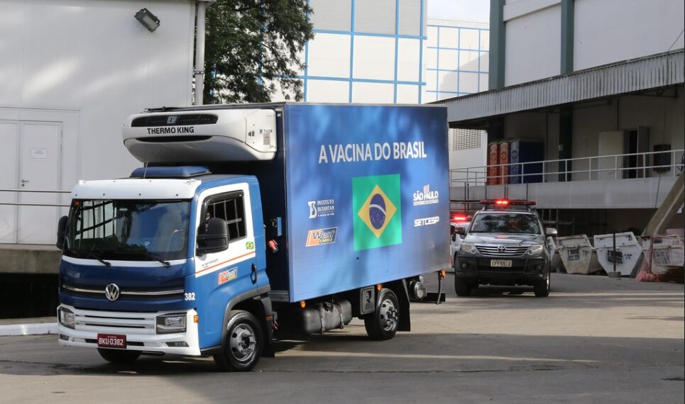 SÃO PAULO | Entrega ao Brasil total do lote de 600 mil vacinas do Butantan