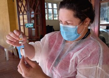 Confira quem recebe a 2ª dose da Coronavac nesta segunda-feira em Poços de Caldas