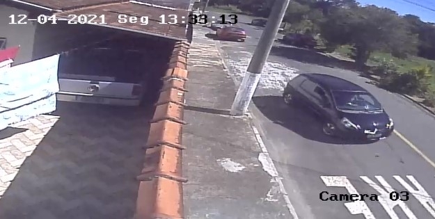 Motorista atropela cão e passa por cima dele por quatro vezes em Poços de Caldas