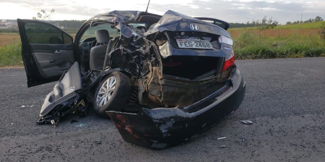 Acidente na Rodovia do Contorno deixa duas pessoas feridas