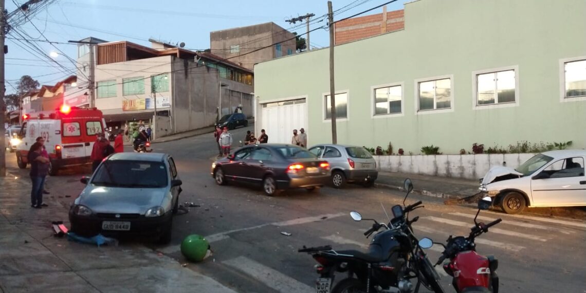 Condutor foge após acidente na zona sul