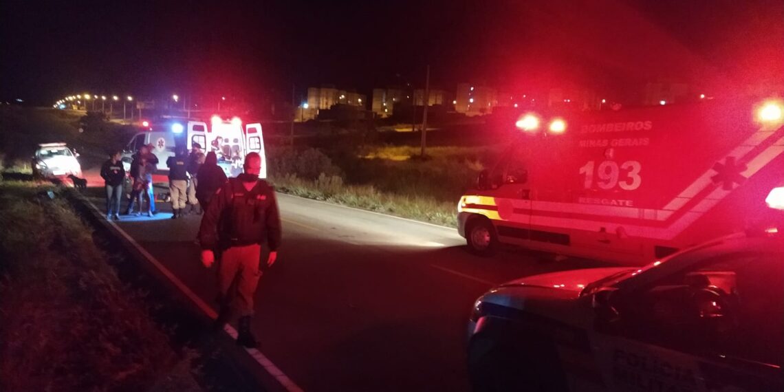 ALFENAS | Quatro pessoas ficam feridas após bater o carro em uma vaca