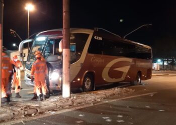 VARGINHA| Acidente entre ônibus e carro mata um recém-nascido e duas pessoas ficam feridas