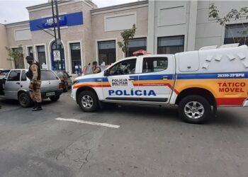 Dois homens são presos após fazerem compras com cédulas falsas no comércio de Poços