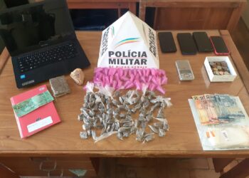 ELÓI MENDES | PM prende suspeito de participação em um homicídio e apreende drogas