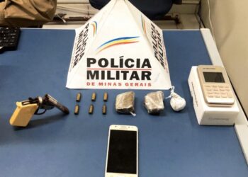 Homem é preso com arma e drogas em Poços de Caldas