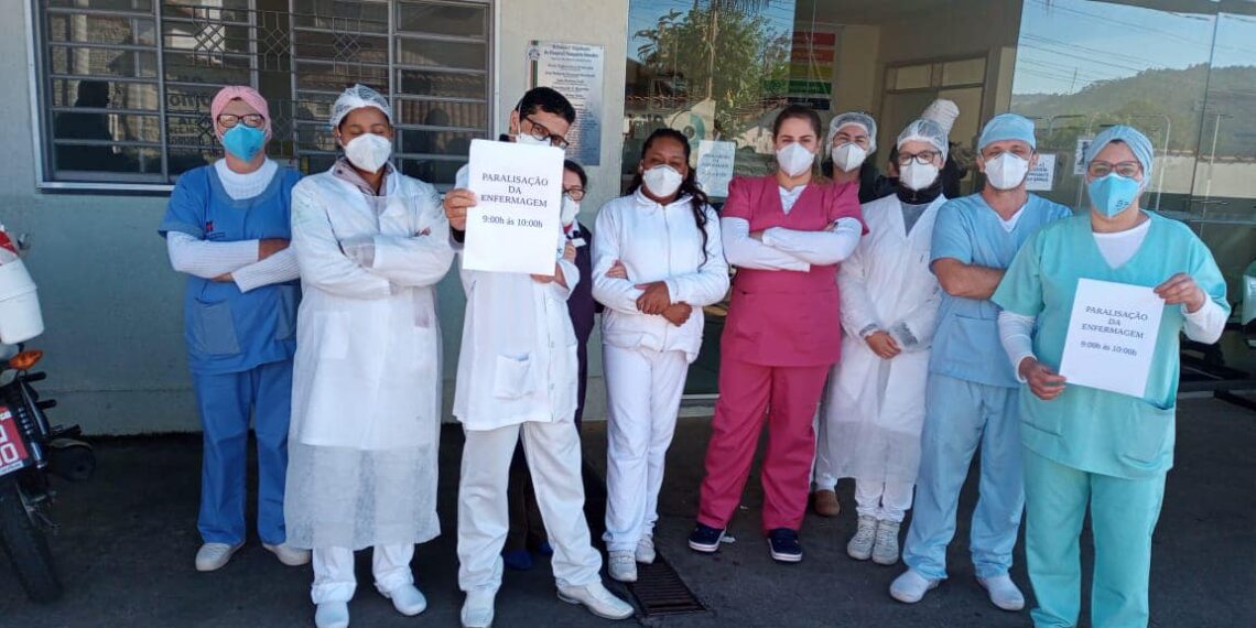 POÇOS DE CALDAS | Enfermeiros participam de ato simbólico em prol do piso salarial