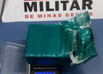 POÇOS DE CALDAS | PM apreende maconha na zona sul e conduz seis para a delegacia