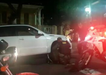 POÇOS DE CALDAS | Boa ação da semana; PM ajuda motorista a trocar o pneu