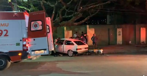 POÇOS DE CALDAS | Motorista é preso após acidente e passageiro é hospitalizado