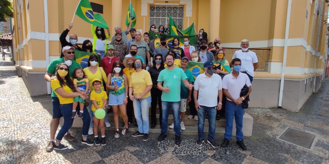 POÇOS DE CALDAS | Ato em prol do presidente Jair Bolsonaro também é realizado na cidade