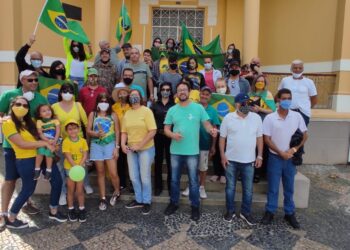 POÇOS DE CALDAS | Ato em prol do presidente Jair Bolsonaro também é realizado na cidade