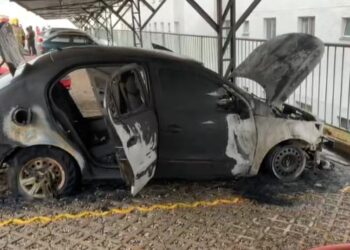 POÇOS DE CALDAS | Carro pega fogo em garagem de condomínio