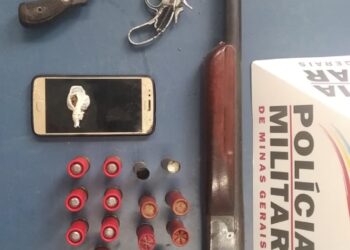 BOTELHOS |  Mãe é presa por porte ilegal de armas e filho também é detido