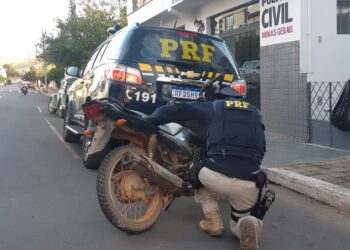 BOTELHOS |  Homem é preso e PRF recupera moto furtada há dois anos