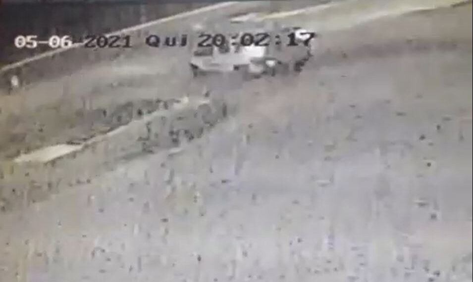 POÇOS DE CALDAS | Imagens registram momento de acidente que causou morte do motoentregador