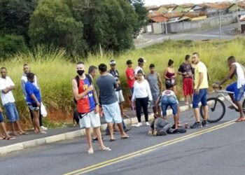 VARGINHA | Homem é espancando após urinar em via pública; a vítima teve traumatismo craniano