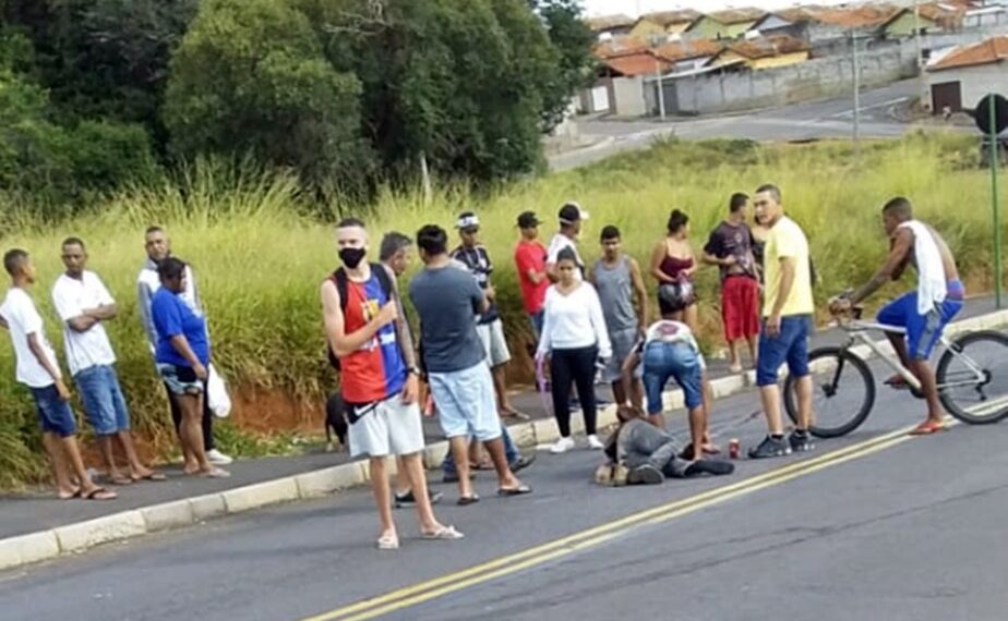 VARGINHA | Homem é espancando após urinar em via pública; a vítima teve traumatismo craniano