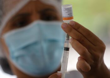 COVID-19 | Vacinação de profissionais da educação será antecipada