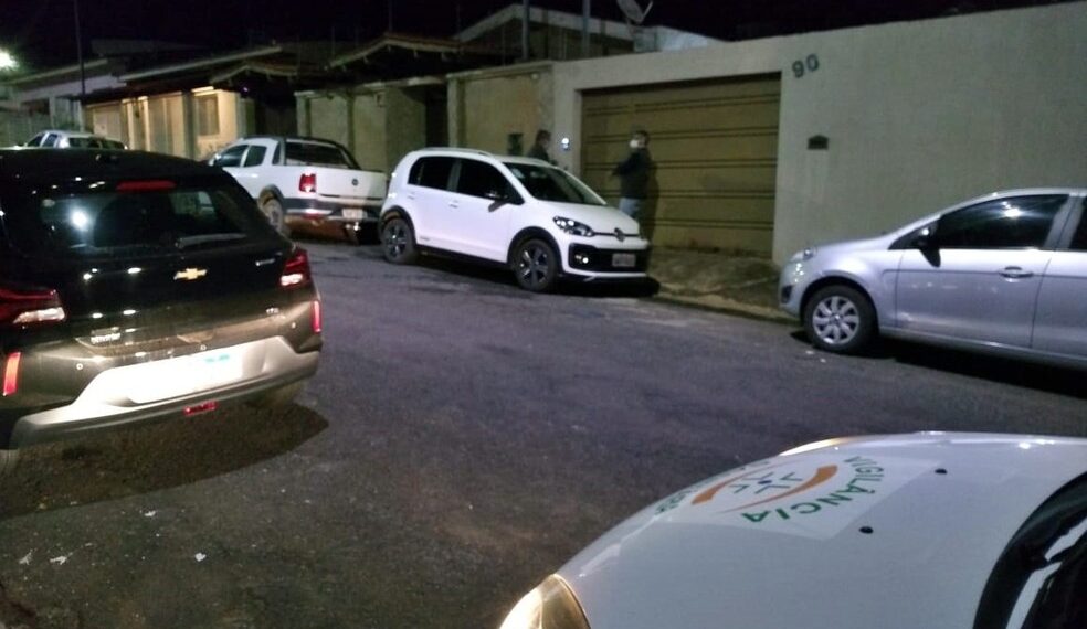 ALFENAS |  80 pessoas sem máscara são flagradas se aglomerando