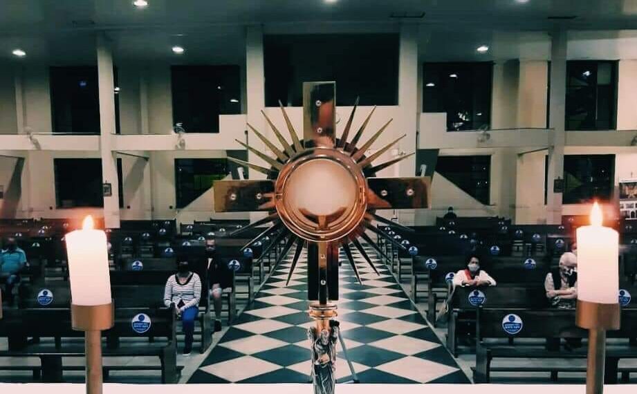 CORPUS CHRISTI | Sem confecção de tapetes nas ruas, Igrejas realizam procissões e arrecadação de alimentos