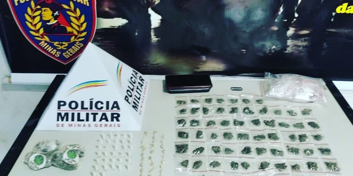 POÇOS DE CALDAS | Operação apreende drogas, dinheiro e conduz cinco suspeitos à delegacia
