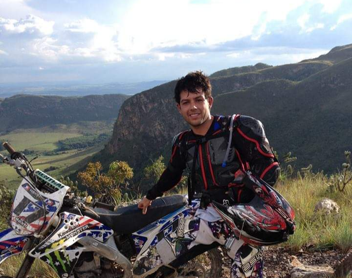 POÇOS DE CALDAS | Corpo de motociclista morto após acidente é sepultado neste domingo