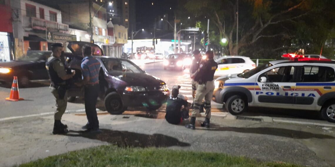 POÇOS DE CALDAS | Homem inabilitado e embriagado causa acidente