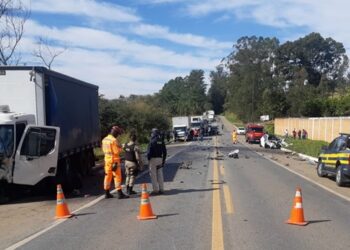 CONGONHAL | Motorista morre após carro colidir com caminhão na BR-459