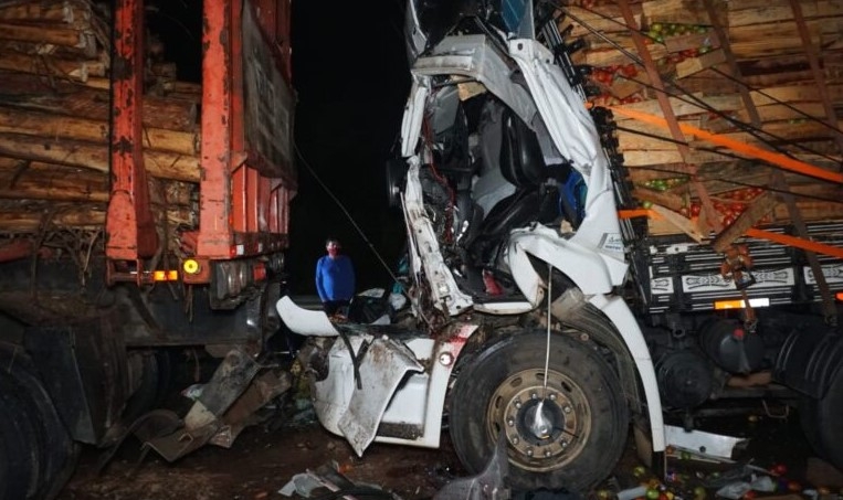 MOGI GUAÇU | Três acidentes envolvendo caminhões deixam um morto na SP 340