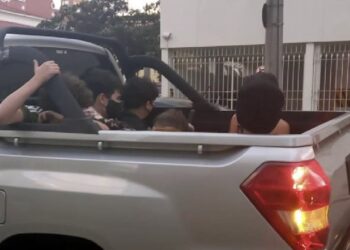 POÇOS DE CALDAS | Motorista é flagrado transportando adolescentes na carroceria de caminhonete