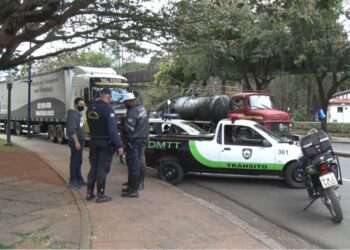 POÇOS DE CALDAS | Operação Carga Pesada segue fiscalizando veículos