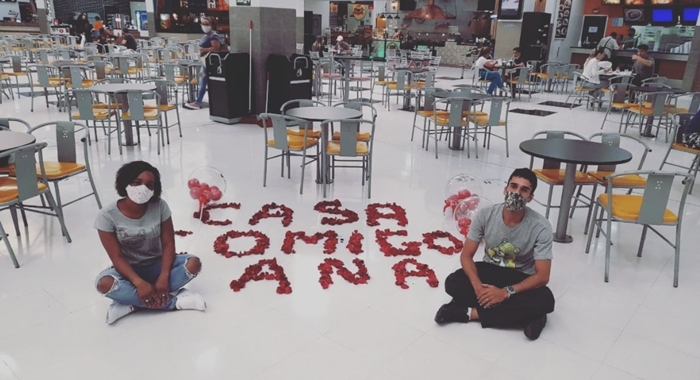 POÇOS DE CALDAS | Jovem pede namorada em casamento no shopping
