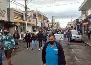 VARGEM GRANDE DO SUL | Trabalhadores protestam contra fechamento do comércio