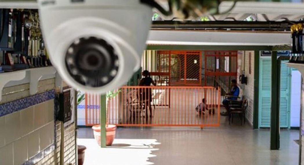 POÇOS DE CALDAS | Lei determina instalação de câmeras de monitoramento nas escolas municipais