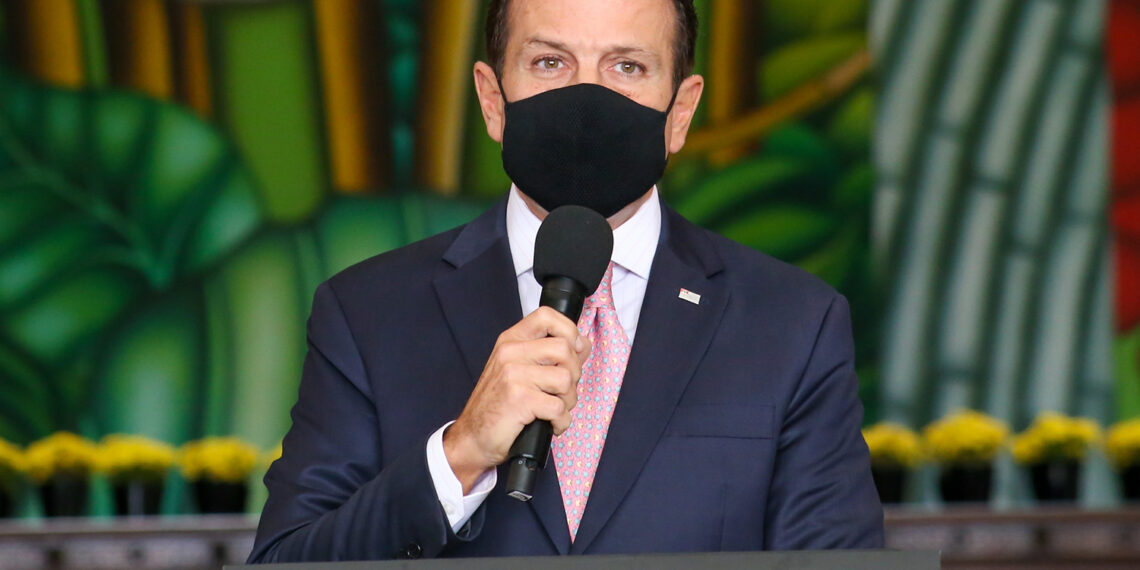 SÃO PAULO | Dória antecipa vacinação e adultos serão imunizados até setembro