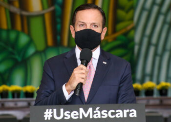 SÃO PAULO | Dória antecipa vacinação e adultos serão imunizados até setembro