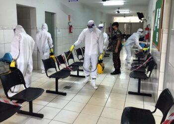 SANTA CRUZ DAS PALMEIRAS | Exército faz desinfecção em locais públicos