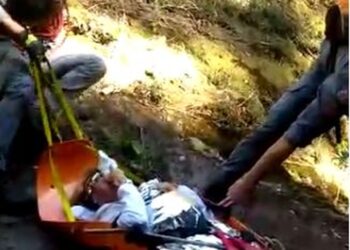 ÁGUAS DA PRATA | mulher cai em trilha e sofre fraturas