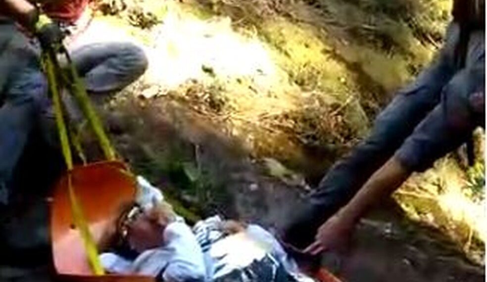 ÁGUAS DA PRATA | mulher cai em trilha e sofre fraturas