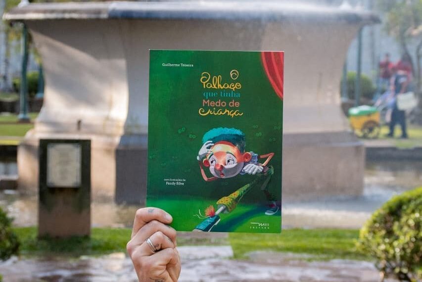 POÇOS DE CALDAS | Para quebrar imagem de terror, artista aborda a vida do palhaço em livro infantil
