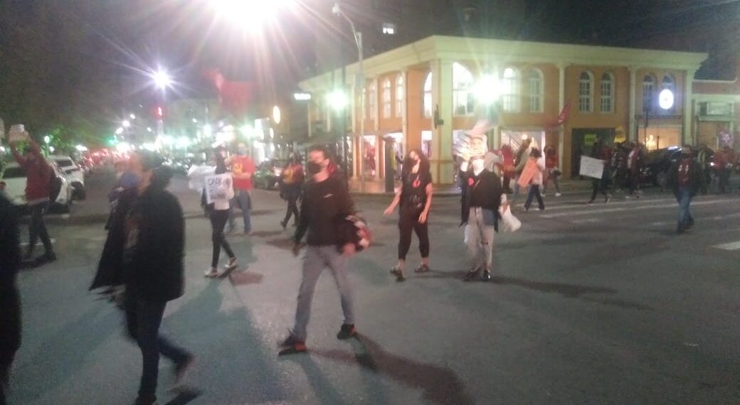 POÇOS DE CALDAS | Protesto contra Bolsonaro é realizado na cidade