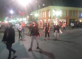 POÇOS DE CALDAS | Protesto contra Bolsonaro é realizado na cidade