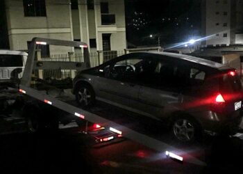 POÇOS DE CALDAS | Homem é preso com drogas, documento falso e carro clonado