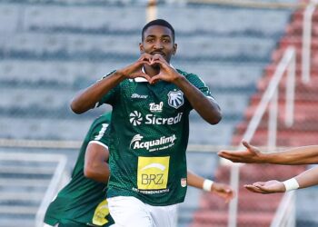 POÇOS DE CALDAS | Com show de Gabriel Santos, Caldense goleia Águia Negra pela Série D