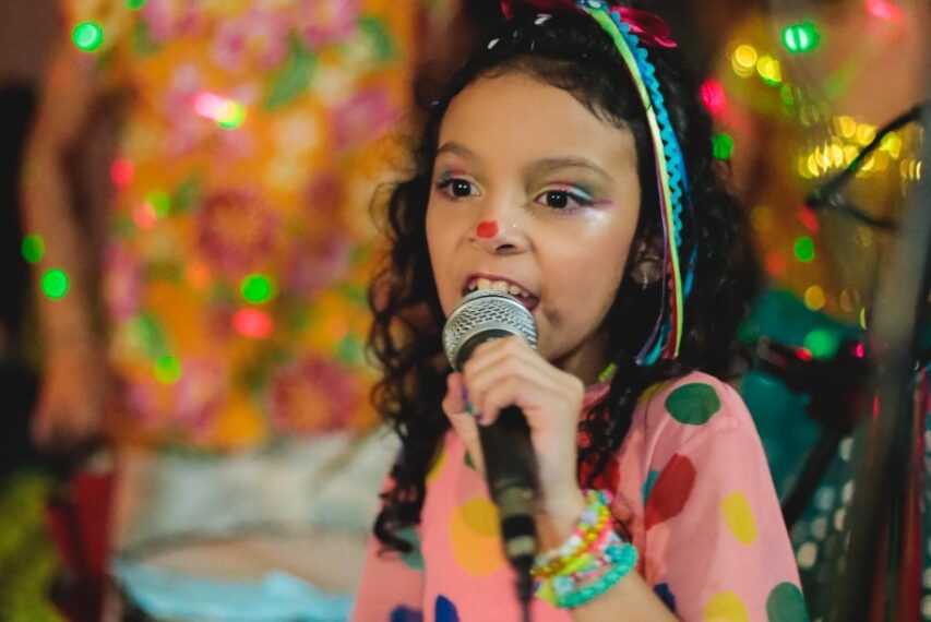 POÇOS DE CALDAS | Podcast infantil ‘ Rádio Traquinagem’ alcança até 4,4 mil crianças na cidade