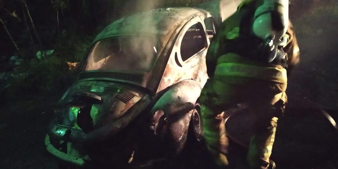 POÇOS DE CALDAS | Fusca pega fogo