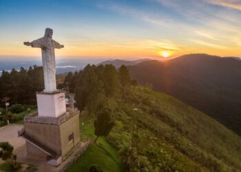 POÇOS DE CALDAS | Fiscais controlam acesso ao Cristo Redentor e rampa devido a feriado paulista